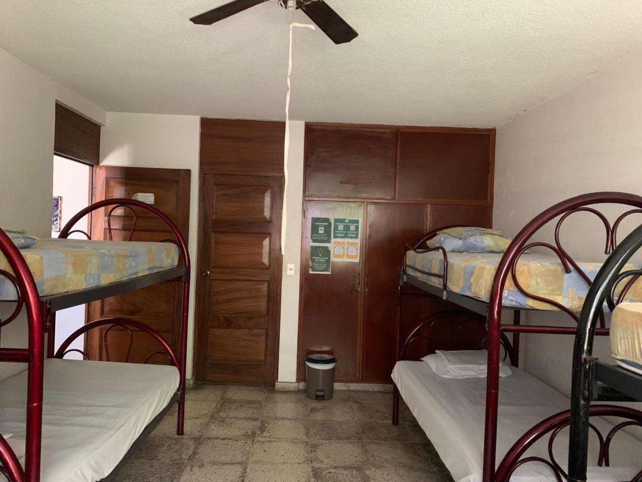 Hostal Cumbres De El Salvador Pensión *